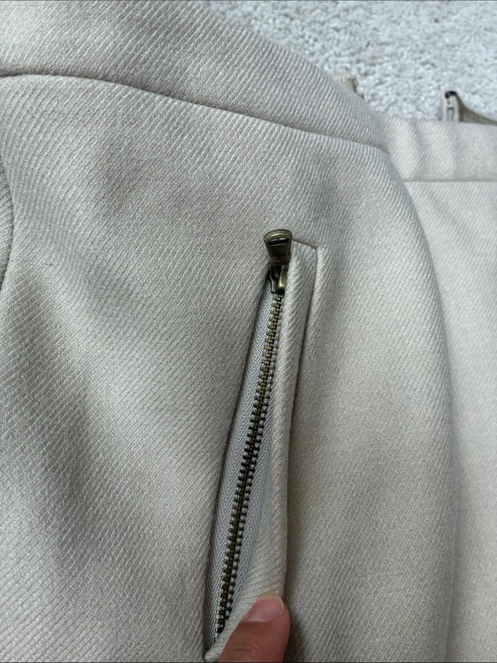 100% Wool J. Crew size 2 beige Women's Cream Mini Skirt with pockets